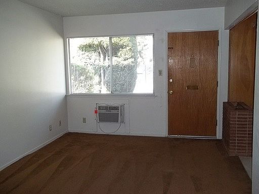 4th image of 1425 W Clinton Ave