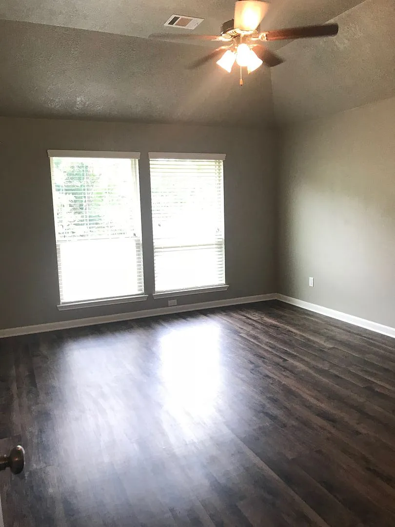Spacious Single-Family Home Available Soon! — Photo 4