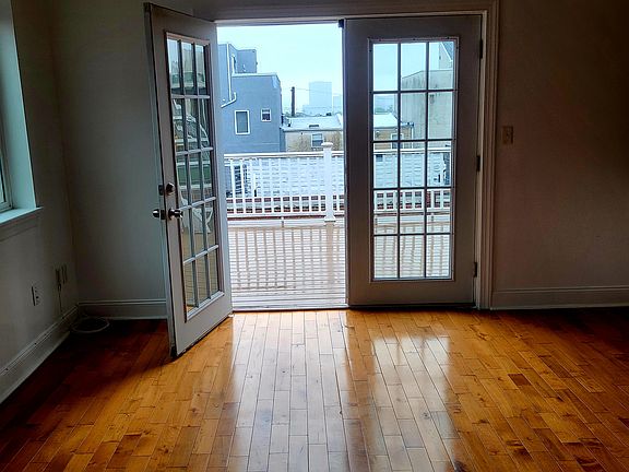 3rd image of 2710 W Girard Ave #3