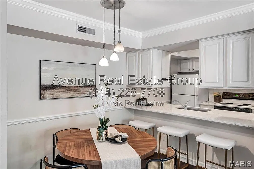 2 bed, 2.0 bath, 888 sqft, $1,650 — Photo 3
