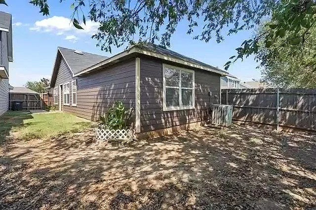 1316 Pine Ln — Photo 2