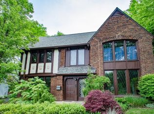 17717 Van Aken Blvd, Shaker Heights, OH