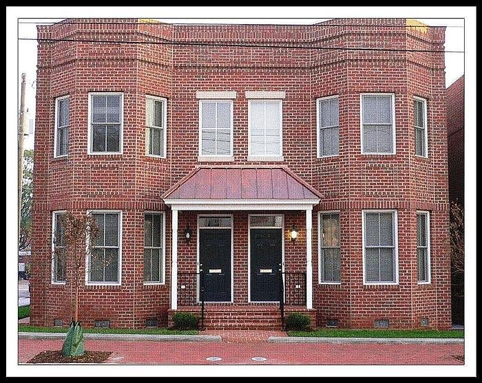 1st image of 19 S Plum St