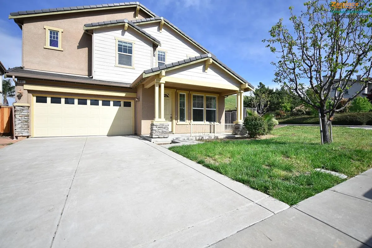 301 Boeger Pl photo 1