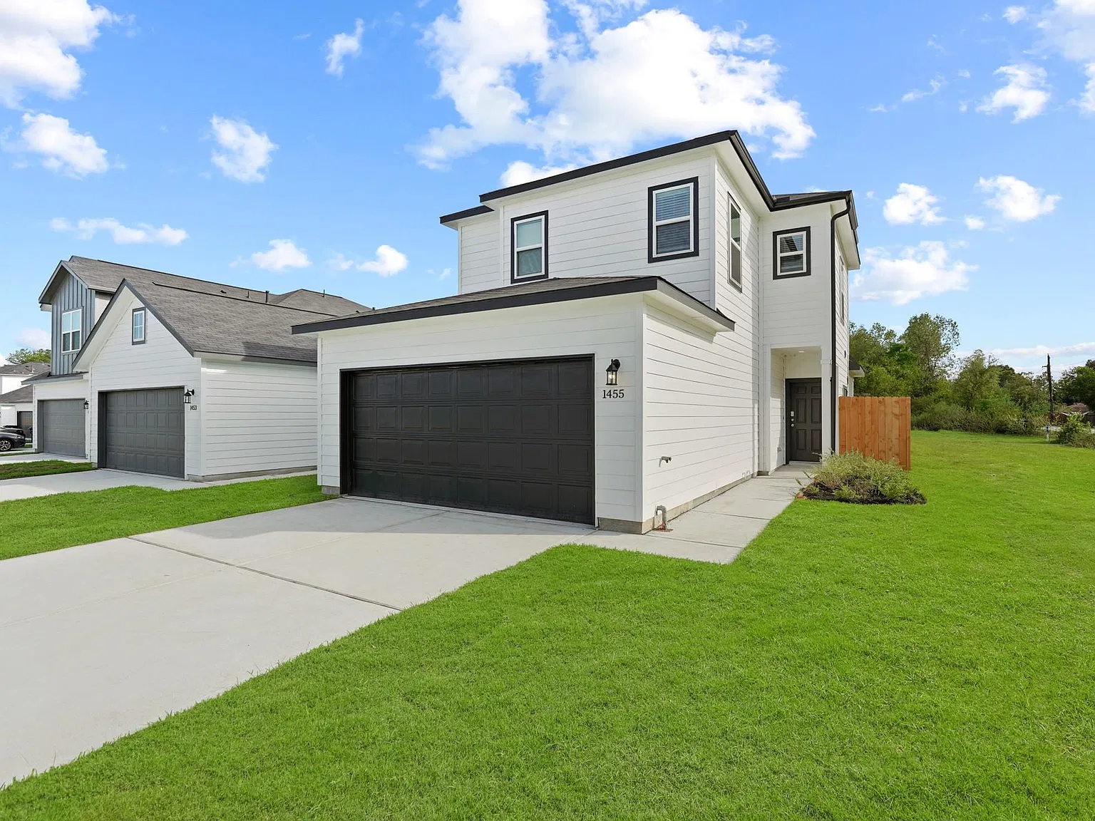 3 bed, 2.5 bath, 1465 sqft, $2,000 — Photo 2