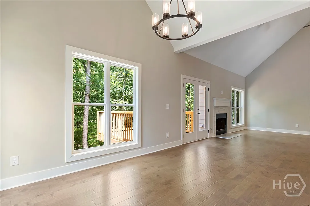 3 bed, 2.0 bath, 1884 sqft, $3,600 — Photo 4