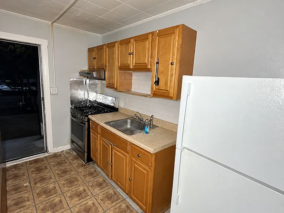 4th image of 120 N Main St APT 3
