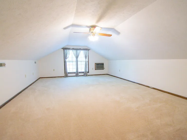 1316 Middle Rd — Photo 8
