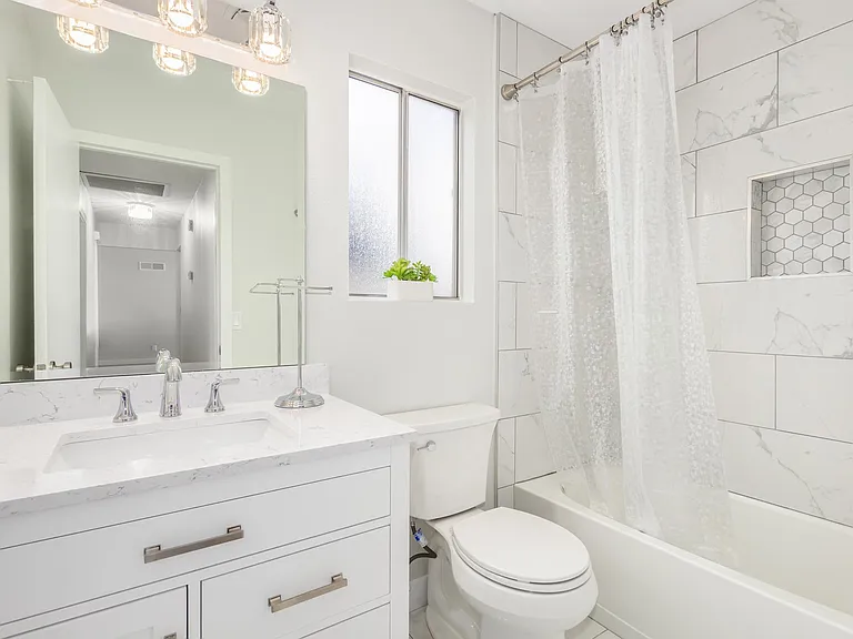 6326 E Carolina Dr — Photo 3