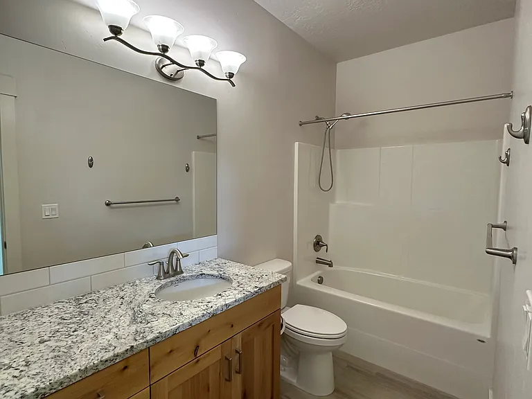 8918 W Northview St — Photo 9