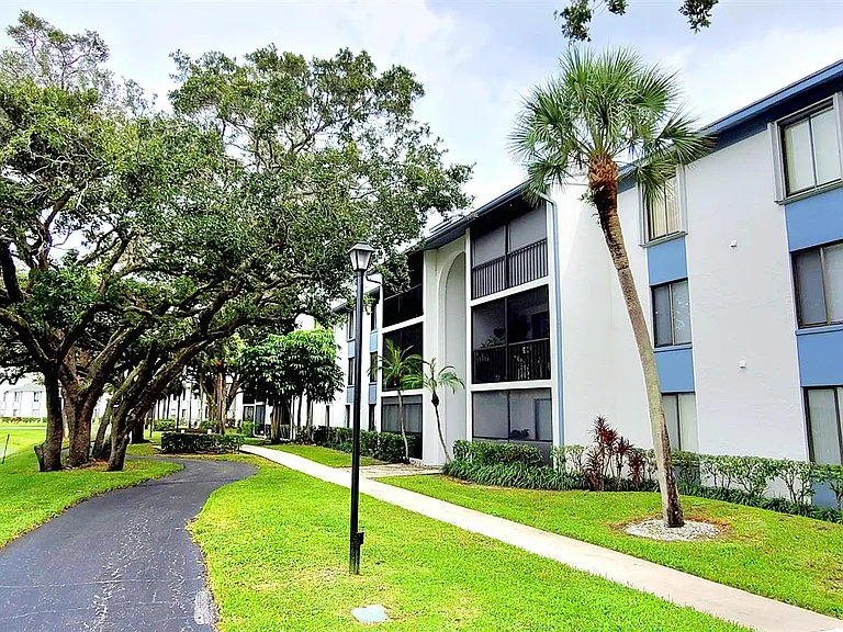 1015 Green Pine Blvd #B3 — Photo 1