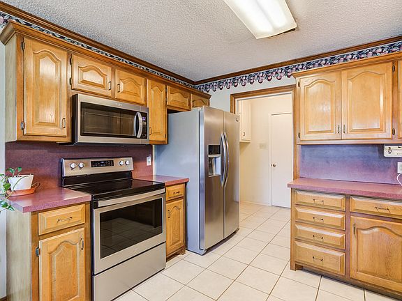 3rd image of 5920 72nd St