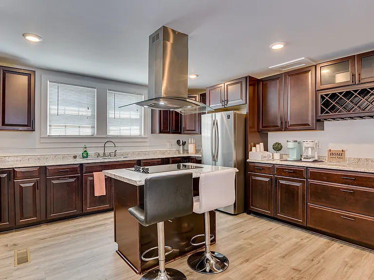 714 Hickman Rd — Photo 32