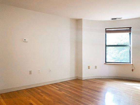 2nd image of 87 Gainsborough St APT 301