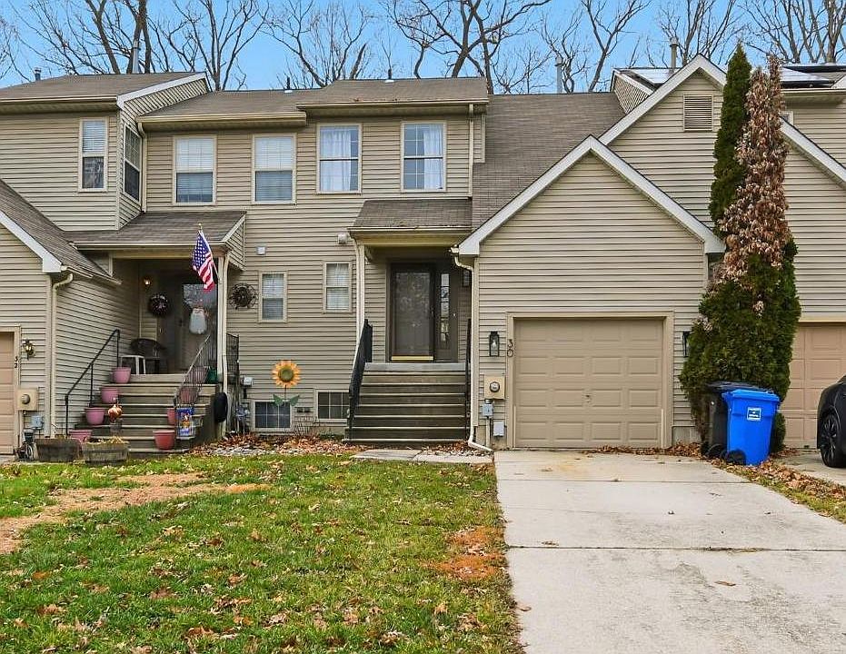 1st image of 30 Woodstream Ct