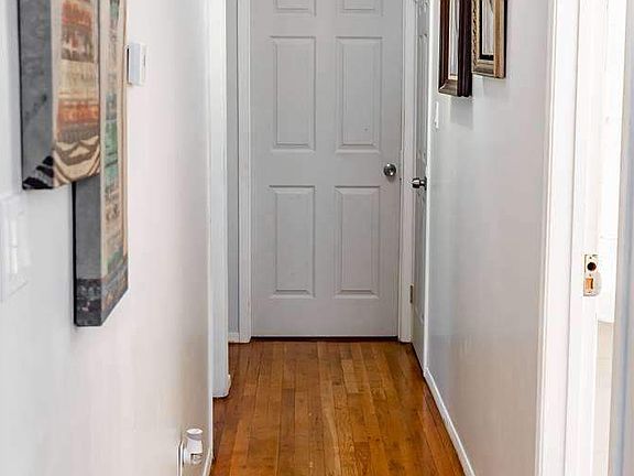 4th image of 21028 Hollis Ave