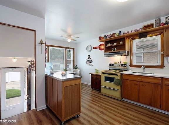 4th image of 14238 S Marquette Ave