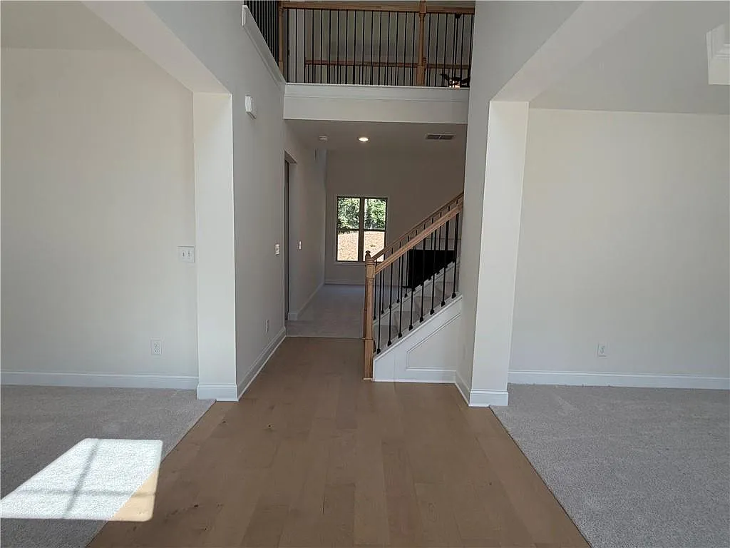 5 bed, 3.0 bath, 3000 sqft, $3,700 — Photo 4