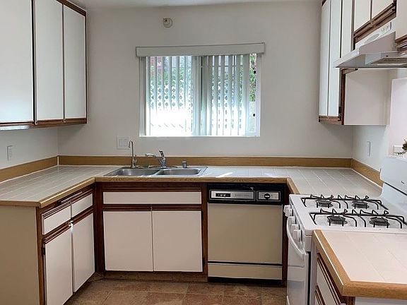 3rd image of 319 Concord St APT 3