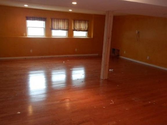 4th image of 3131 Cypress Dr