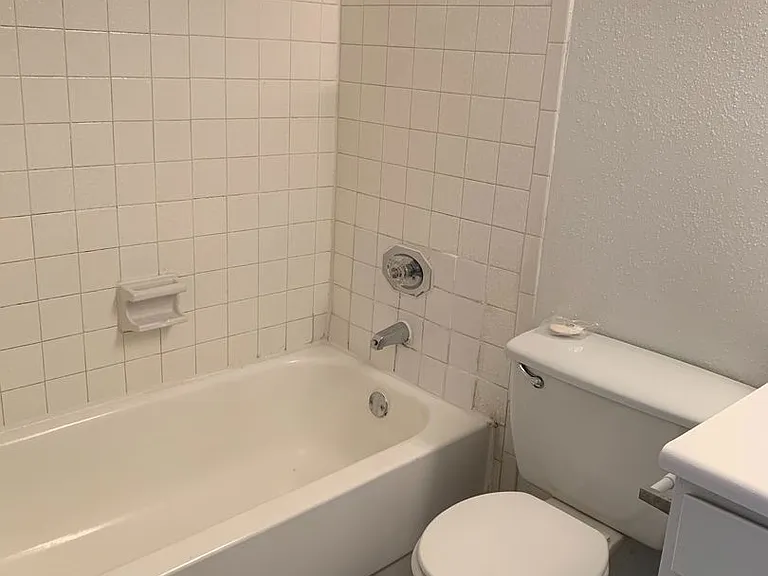 Emerald Cove Apartments — Photo 66