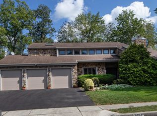 2442 E Bayberry Dr, Harrisburg, PA 17112
