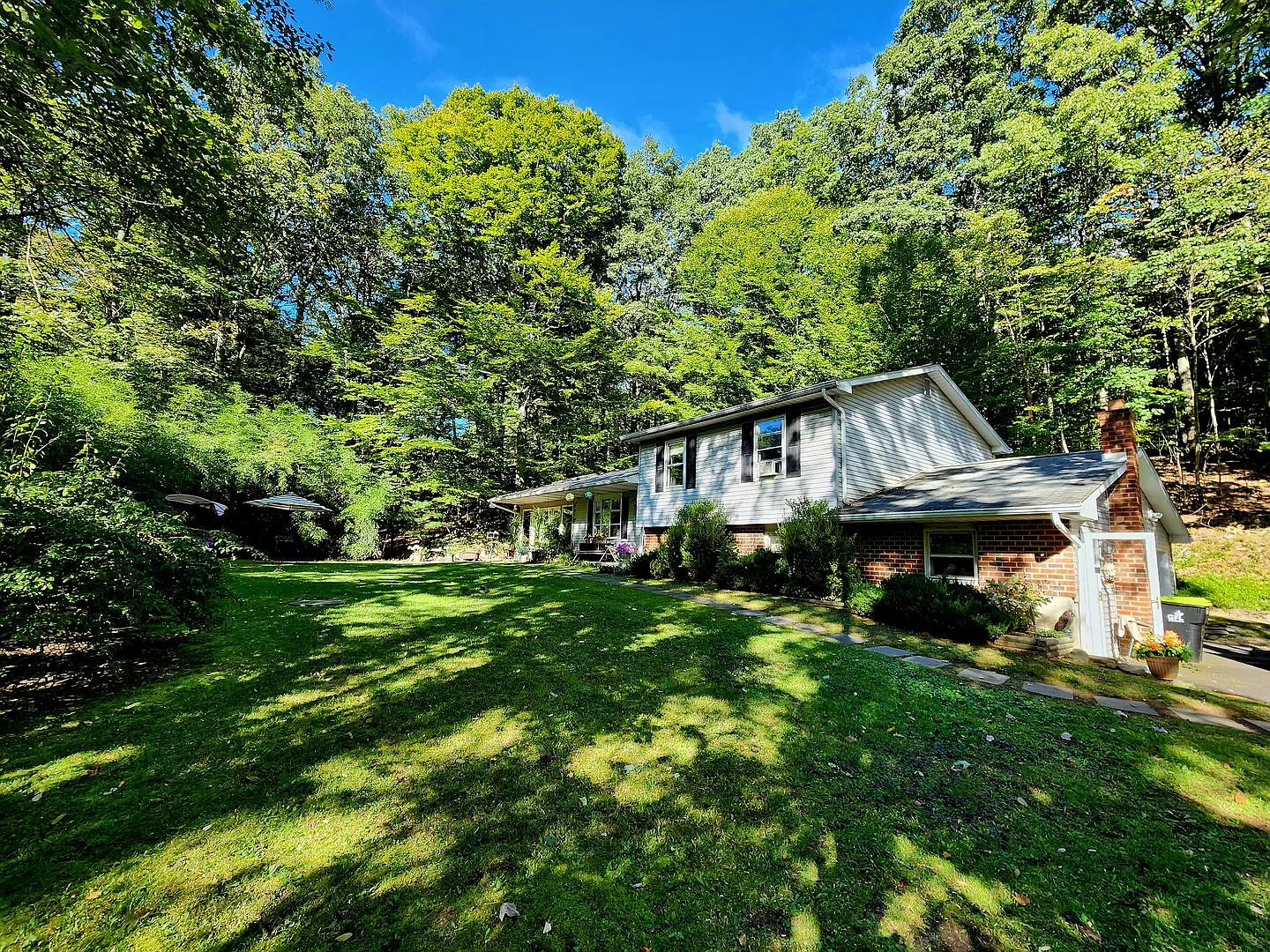 5263 Birchwood Dr photo 1