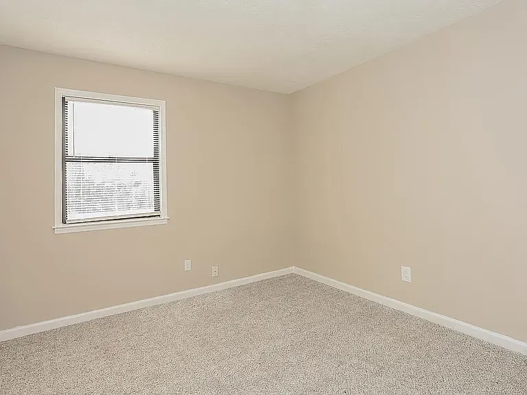 150 Spring Valley Cir — Photo 2