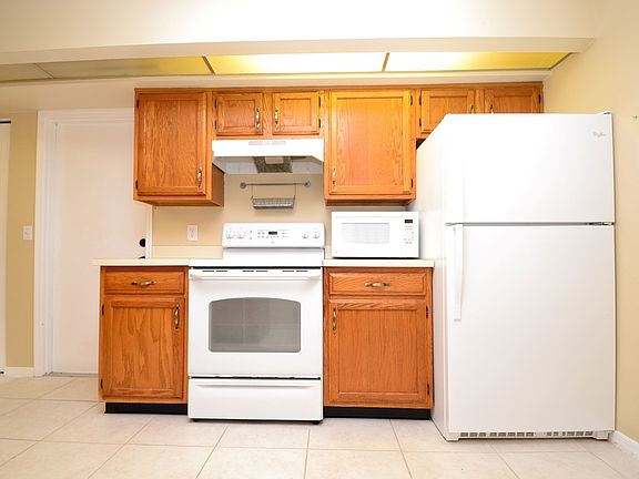 3rd image of 103 Winterglen Dr