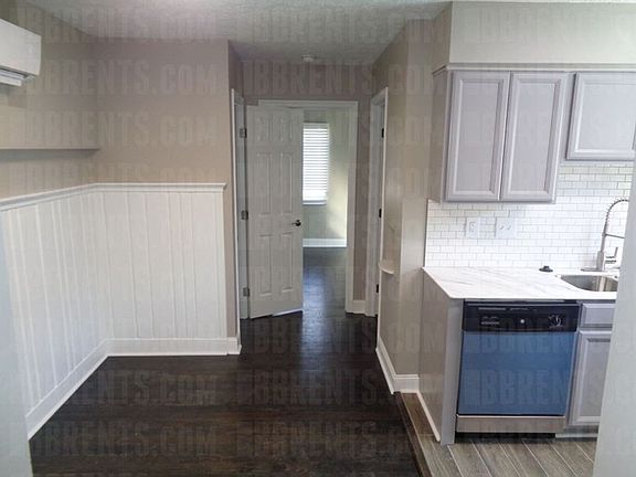 5th image of 350 Ross Ave #D