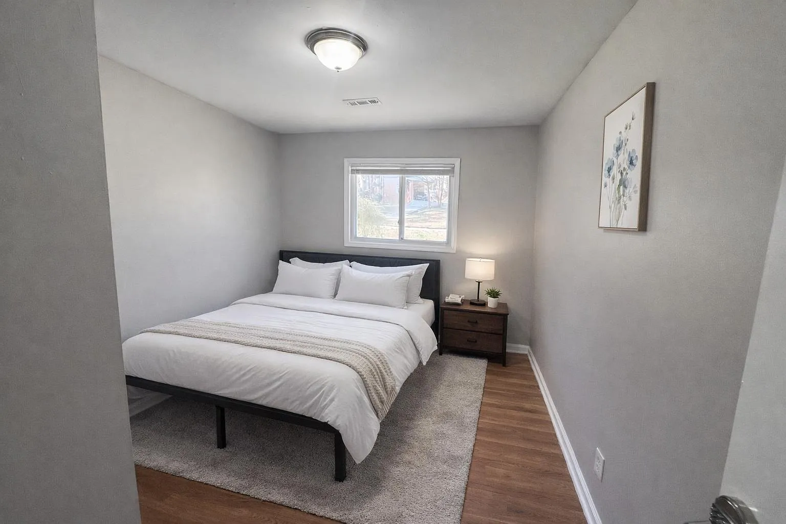 4 bed, 3.0 bath, 2200 sqft, $706 — Photo 1