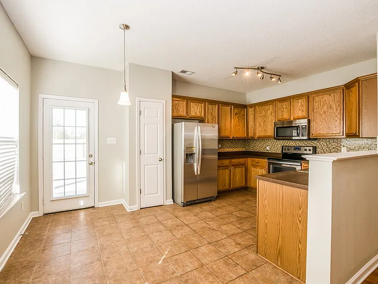 9934 White Poplar Dr — Photo 4