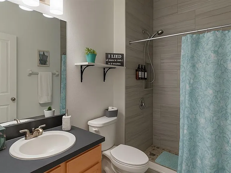438 Monroe Cir — Photo 13