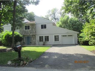 11 Kings Ct, Valley Cottage, NY 10989