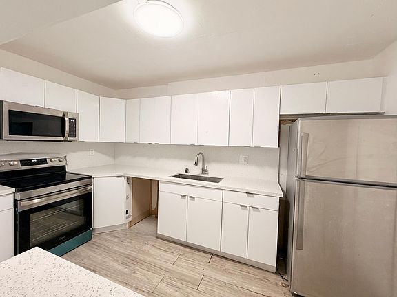 5th image of 12500 NE 15th Avenue #516