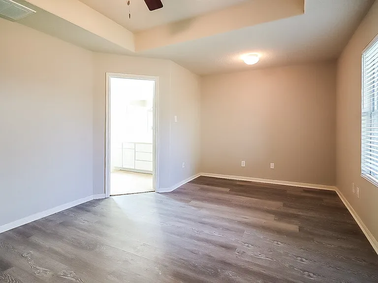 18407 Knob Hill Lake Ln — Photo 9