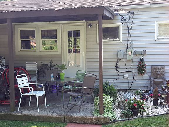 3rd image of 3058 Clover Ave