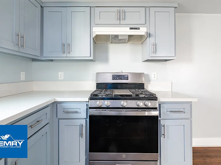 814 N Wilmington Blvd — Photo 5