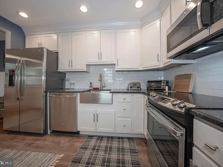 533 Monument Ave — Photo 11
