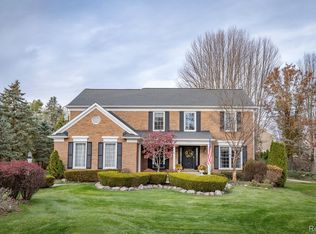 2456 Westwood Dr, Rochester Hills, MI 48306