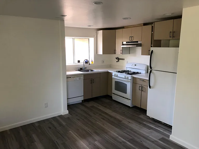 2418 Loma Vista Pl — Photo 8