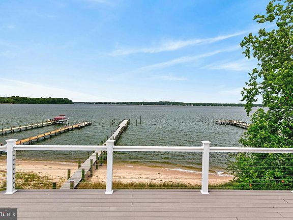 4th image of 3650 Bay Dr