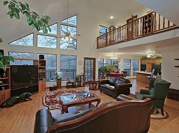 2nd image of 226 Scenic Dr