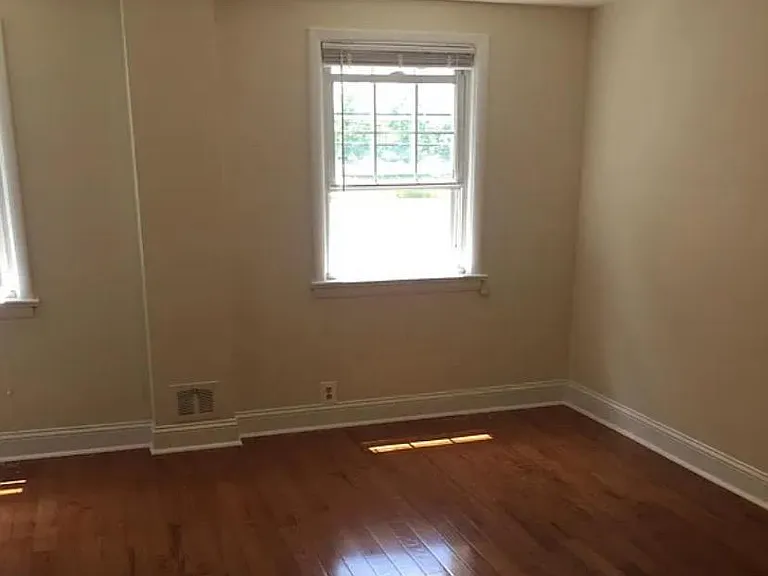 127 E Allen St — Photo 6