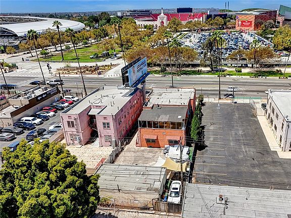 3rd image of 3830 S Figueroa St