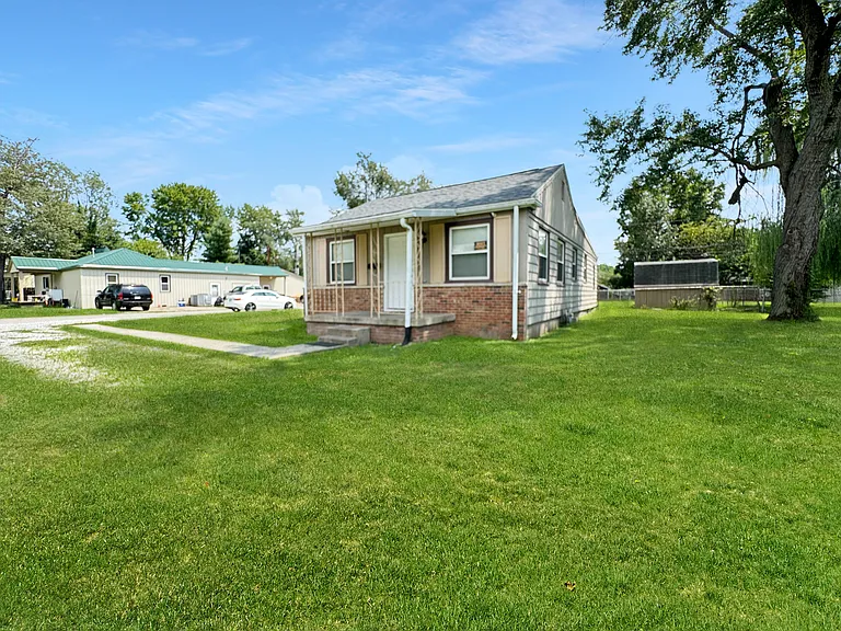 1727 Covert Ave — Photo 3
