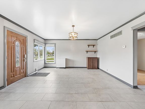 5th image of 117 Sunrise Ave