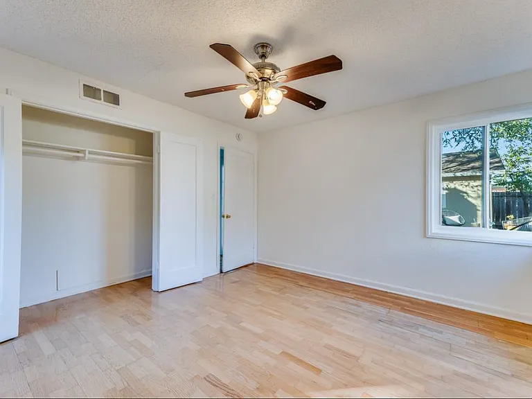 2620 Middlefield Rd — Photo 6