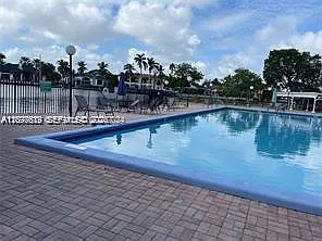 Desoto Park Condo — Photo 4