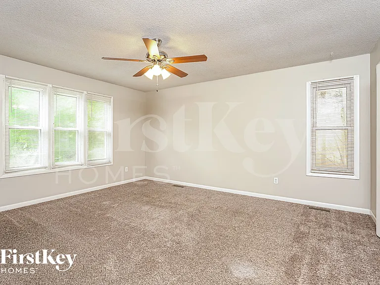 137 Carrisbrooke Ln — Photo 11